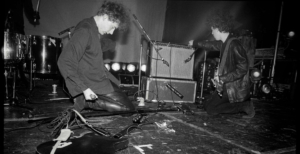 Barbed Wire Kisses: A história do Jesus and Mary Chain - SOUNDS